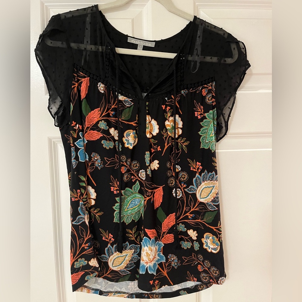 Cute colorful Daniel Reinn top sz sm/w semisheer sheer black top part